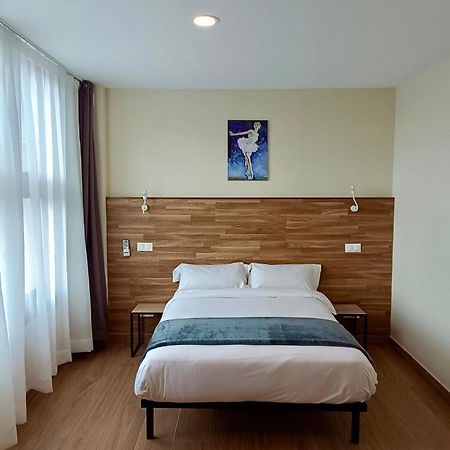 Apartahotel Golden Alcala 阿尔卡拉德荷那利斯 外观 照片
