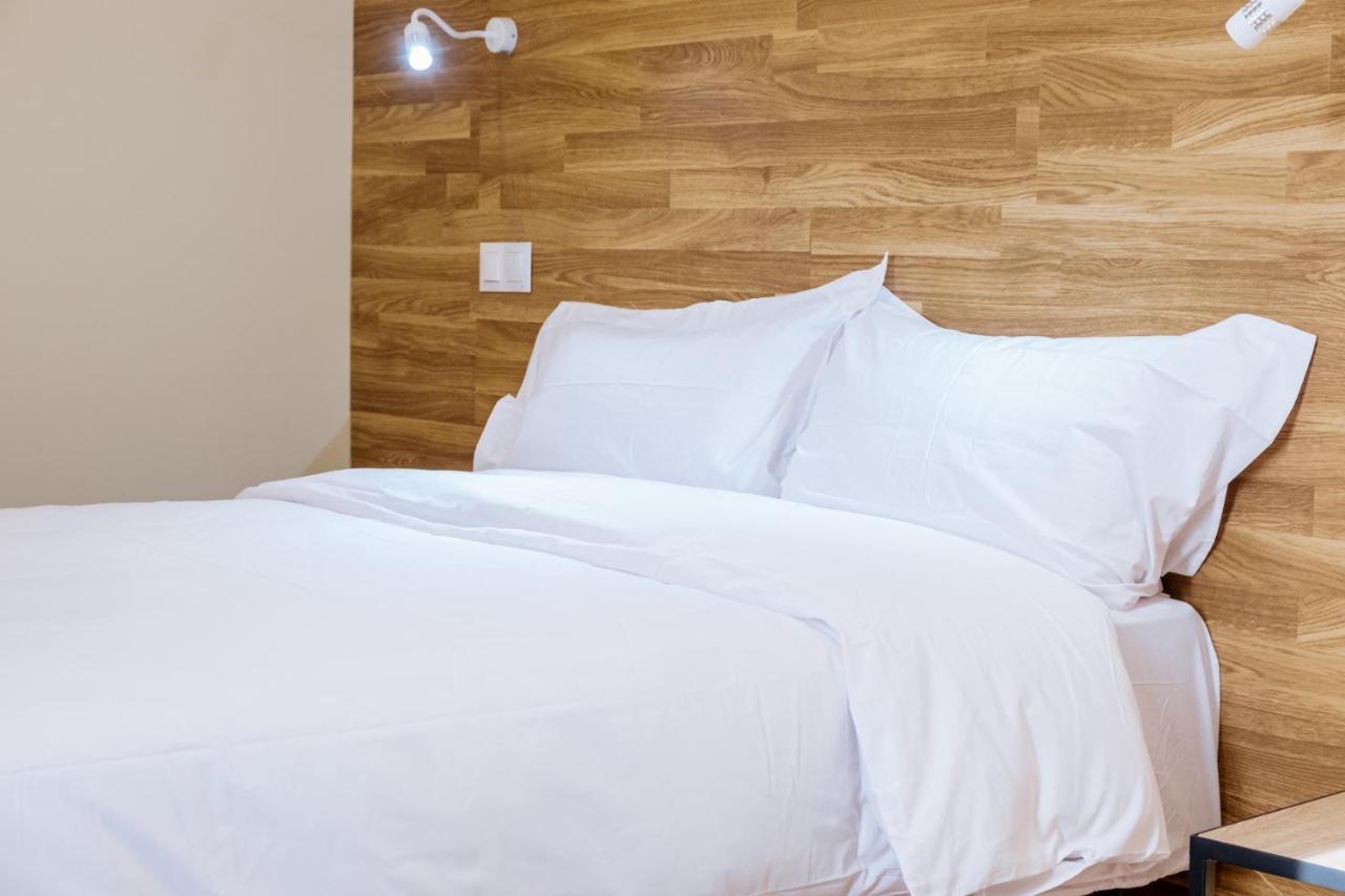 Apartahotel Golden Alcala 阿尔卡拉德荷那利斯 外观 照片