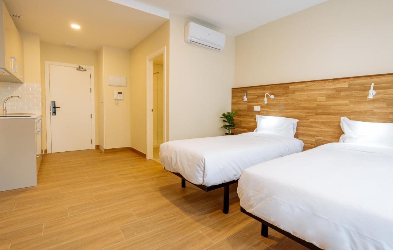Apartahotel Golden Alcala 阿尔卡拉德荷那利斯 外观 照片