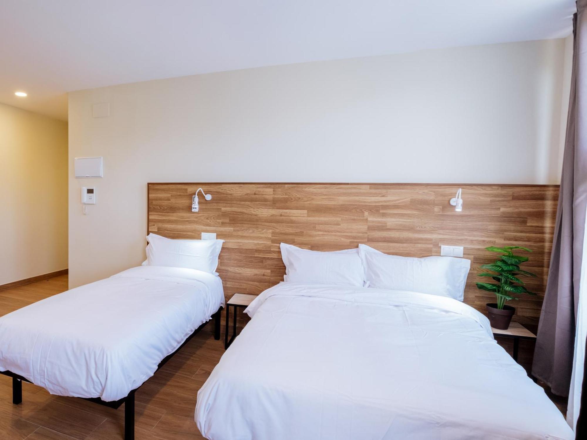 Apartahotel Golden Alcala 阿尔卡拉德荷那利斯 外观 照片