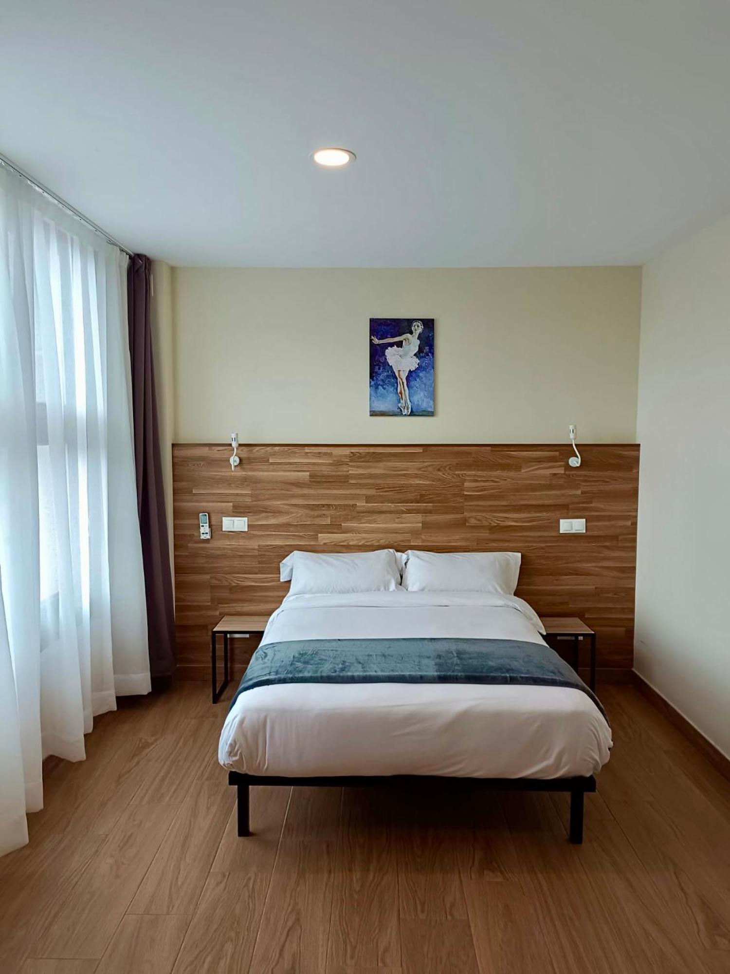 Apartahotel Golden Alcala 阿尔卡拉德荷那利斯 外观 照片