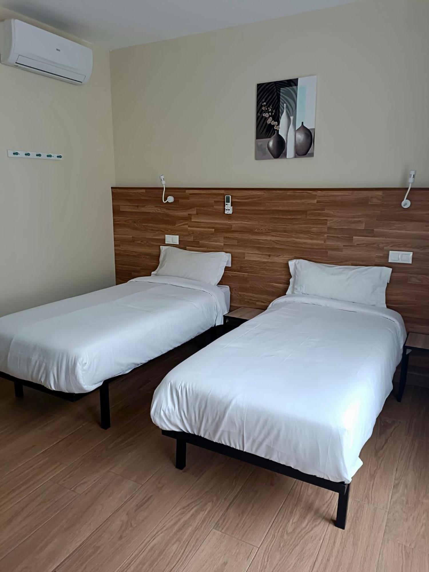 Apartahotel Golden Alcala 阿尔卡拉德荷那利斯 外观 照片