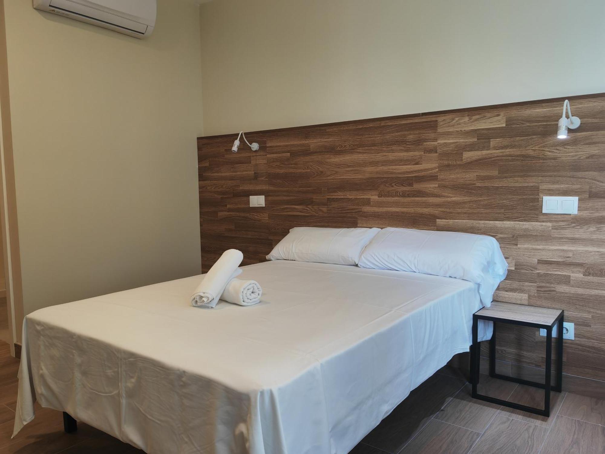 Apartahotel Golden Alcala 阿尔卡拉德荷那利斯 外观 照片